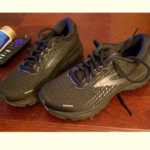 Pair of black Brooke shoes size 6